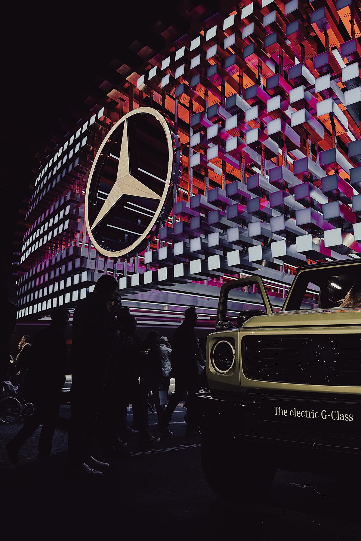 Beleuchtete Mercedes-Benz Installation auf der IAA Mobility München